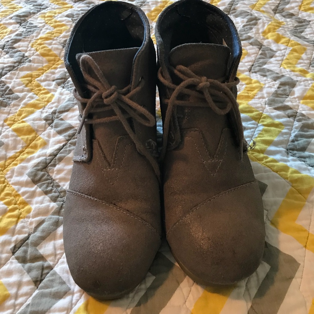 Tom's desert wedges
